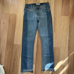 LIKE NEW Levi's Girlfriend Jeans - Gemini Medium Wash